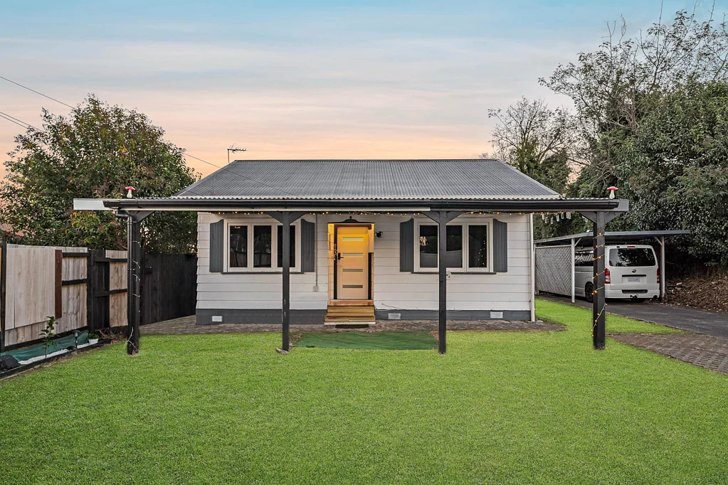 Takanini 3房  Vendor is moving overseas - property must be sold!