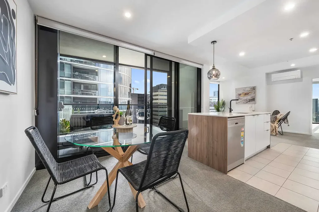 Phillip 2Zimmer Effortless Living in a Prime Location