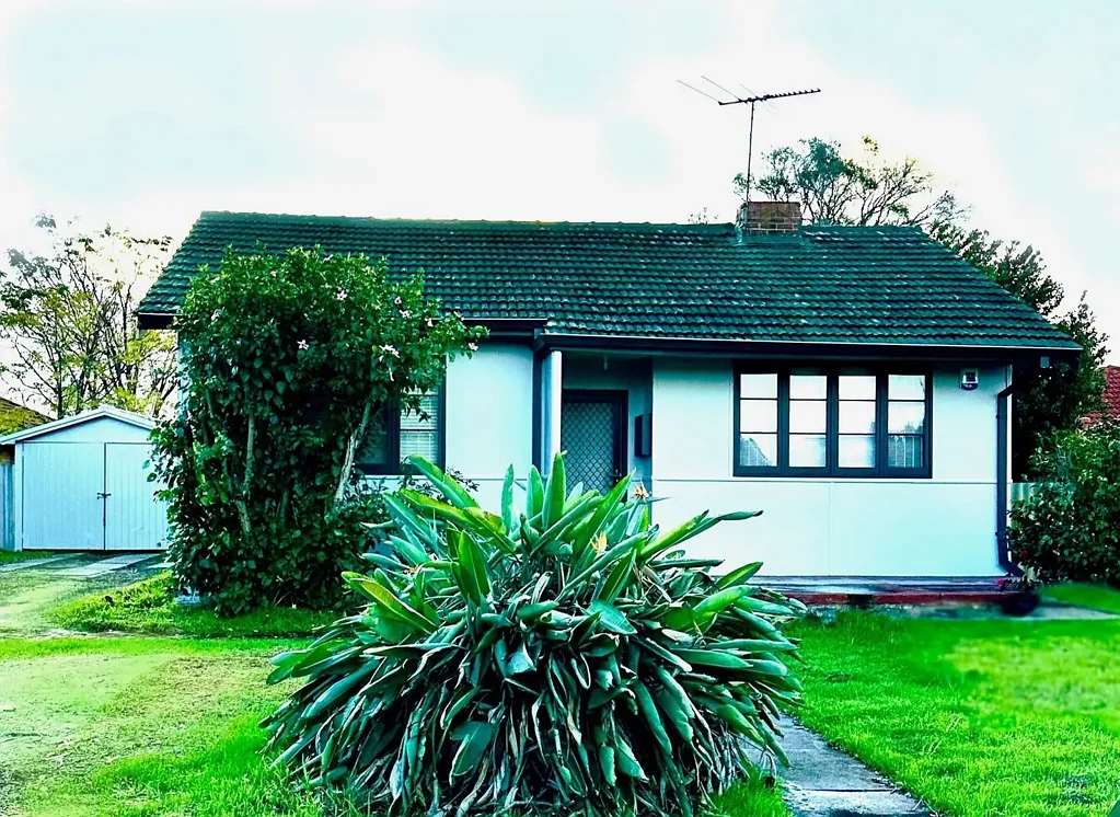 Refurbished 3 bedroom character house in the heart of Bentley
