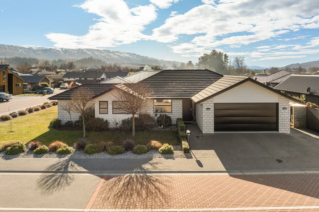 Cromwell 3Kwarto Gair Estate Gold – The Smart Family Move