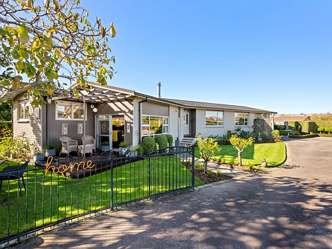 Springlands 3房  Charming Home in Prime Springlands Location