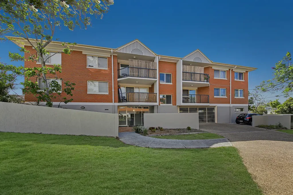 Clayfield 2房 宽敞两卧公寓 Jack and Jill卫浴 开放式起居区 综合楼泳池 近火车站 蓝筹股地段 便利生活首选 Spacious Apartment Living with Resort-Style Amenities