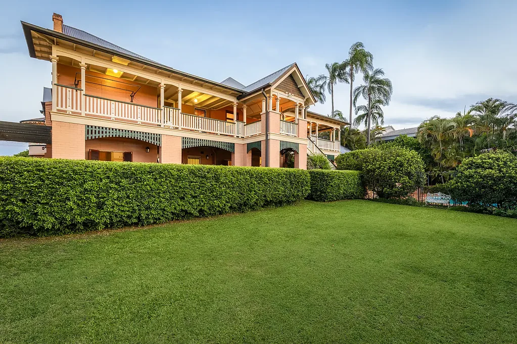 Bowen Hills 5બેડરૂમ A Sanctuary of Architectural Elegance & Prestige