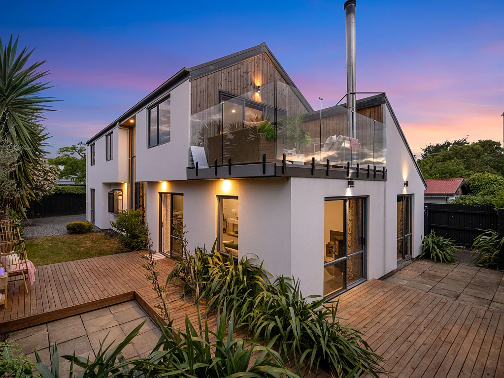 Burwood 5Kwarto Rare Find: 5 Bed Parkside Family Haven!