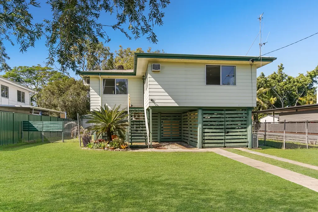 19 Brock Crescent, Dysart, QLD 4745