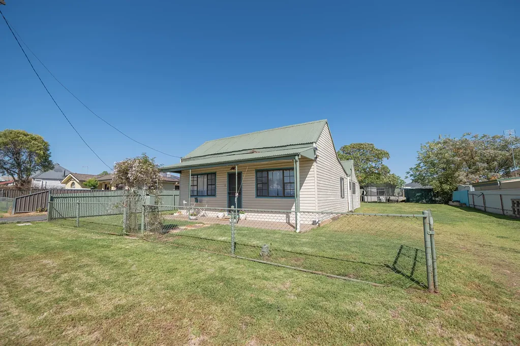 8 Brooke Street, Forbes, NSW 2871