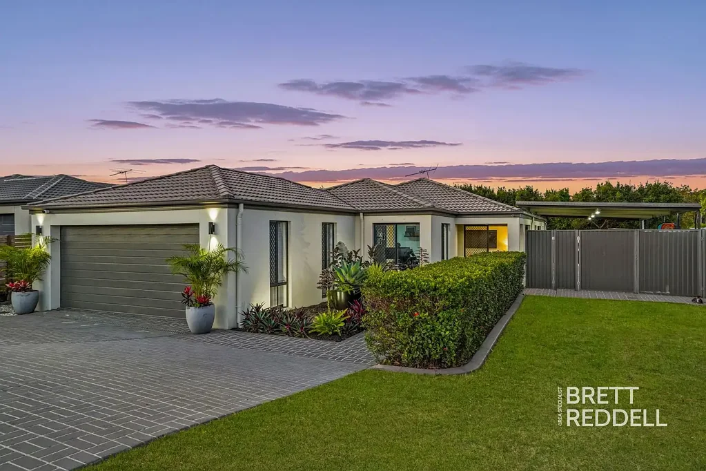 Ormeau 4બેડરૂમ The Brief: 4 Bedroom House with Solar, Battery Storage, Shed and Caravan Space - Family Living in Ormeau