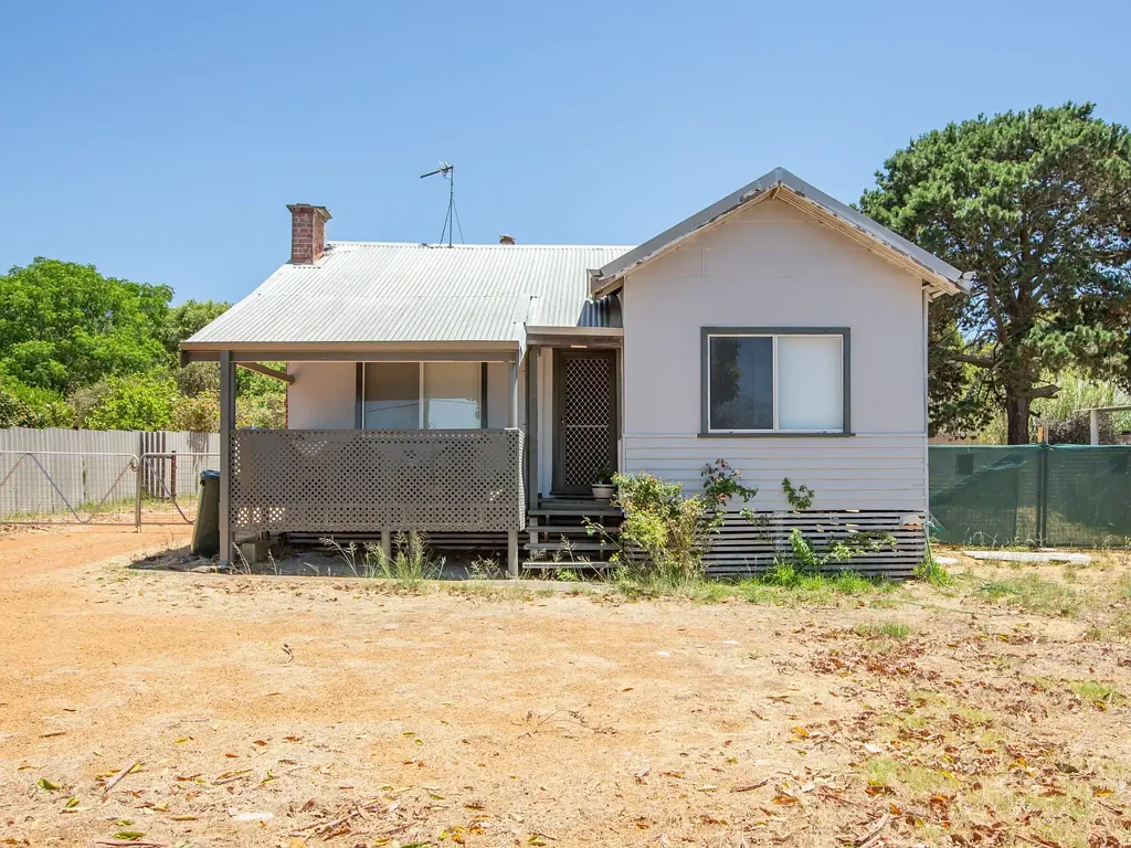 13 Moore Street, Collie, WA 6225