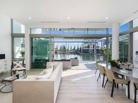 Paradise Point 4 Bedroom Light-Filled Luxury in Exclusive Ephraim Island Location