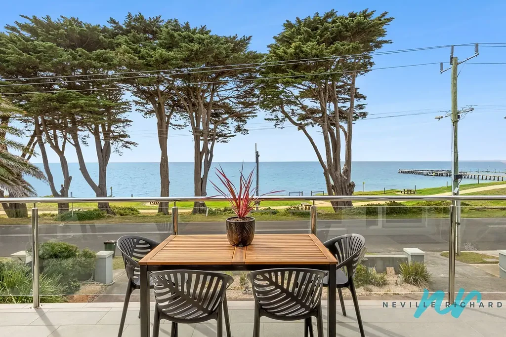 St Leonards 4ਬੈੱਡਰੂਮ A rare opportunity for elevated living with stunning seaside views only moments to town