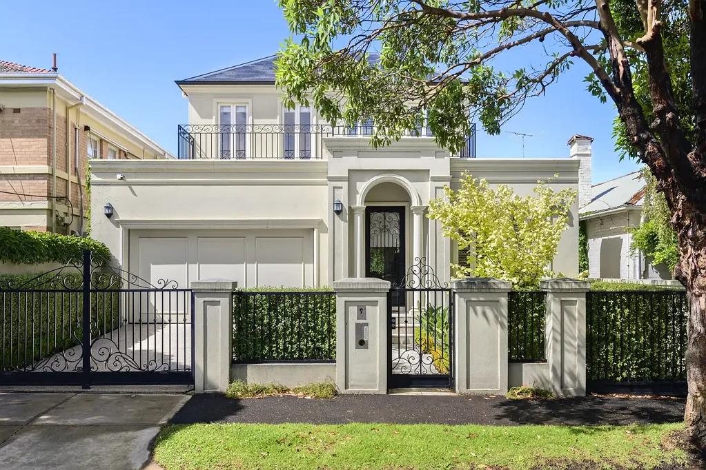 Luxury Family Living in a Prestigious Brighton Beachside Setting