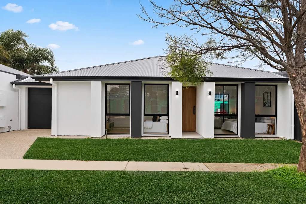 North Plympton 3Moenga Sparkling Hi-Spec Quality between City & Coast.