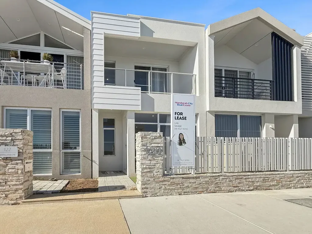 Modern 2x1 Townhouse for Rent – Beach Views & Double Garage