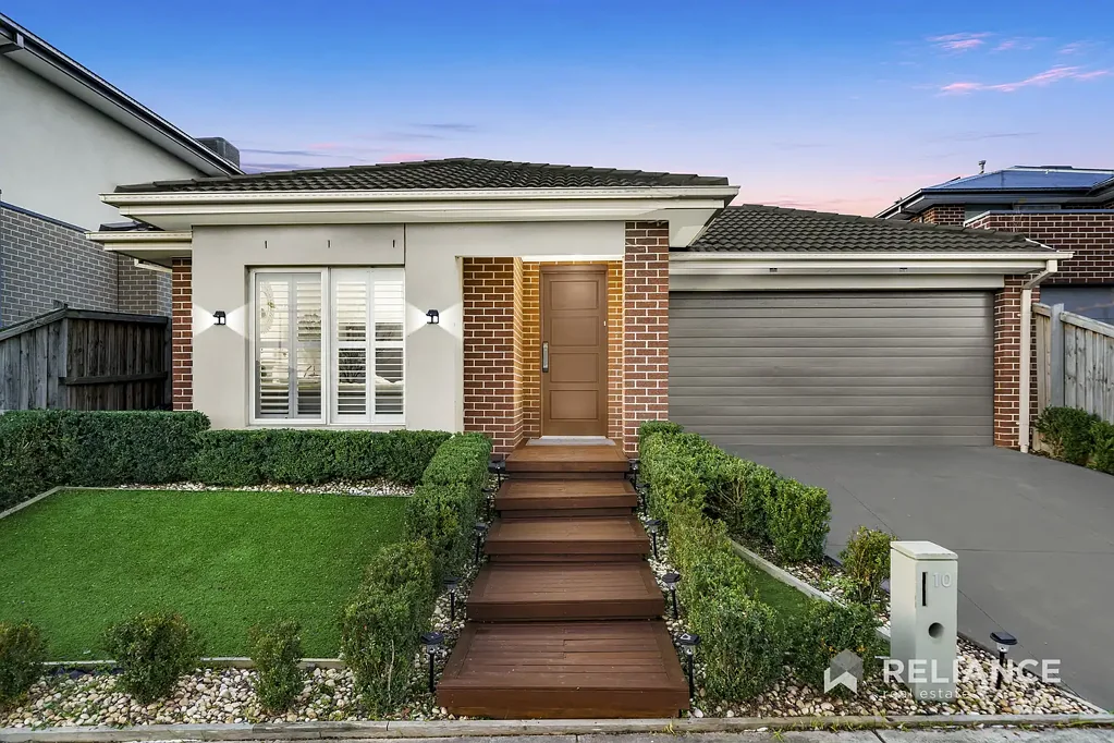 Point Cook 4房 Alamanda School Zone | 占地492平方米，面向公园的家庭住宅 Alamanda School Zone | Park-Facing Family Living on 492m²