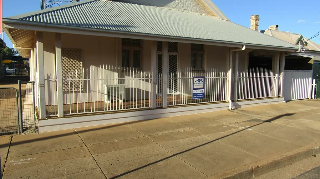 Trangie 2ਬੈੱਡਰੂਮ "Buy A Piece of Trangie's Heritage! "The Old Post Office Is for Sale"