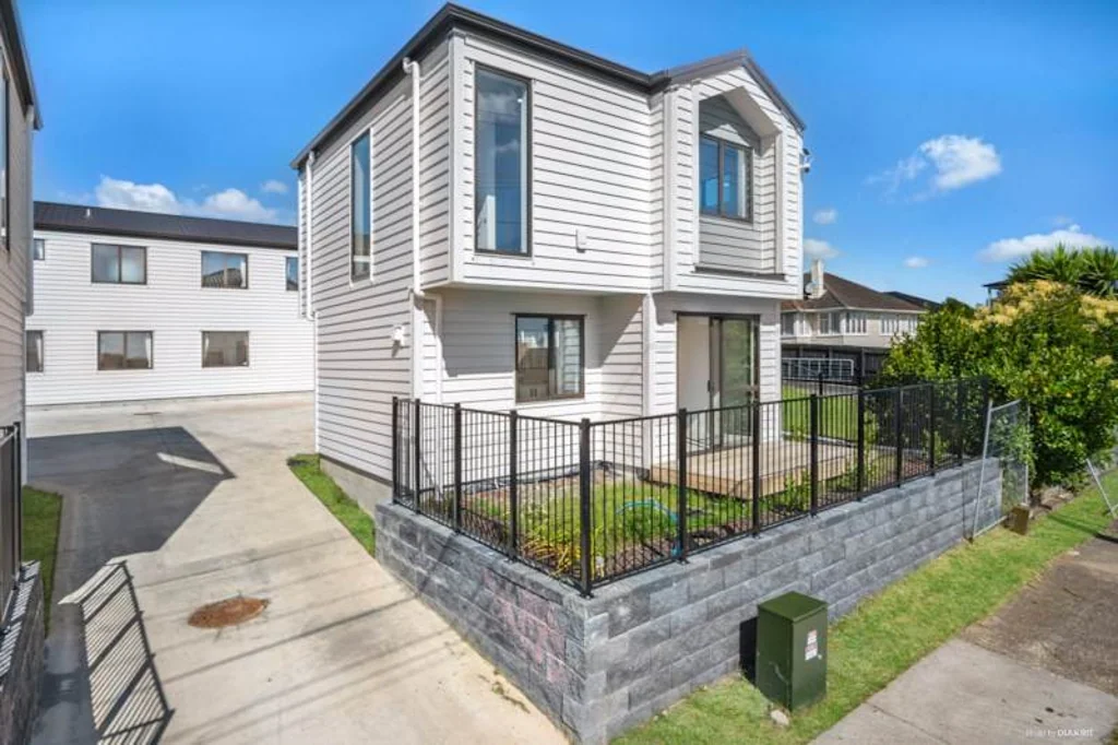 Papakura 2房  Standalone Freehold – Road Frontage