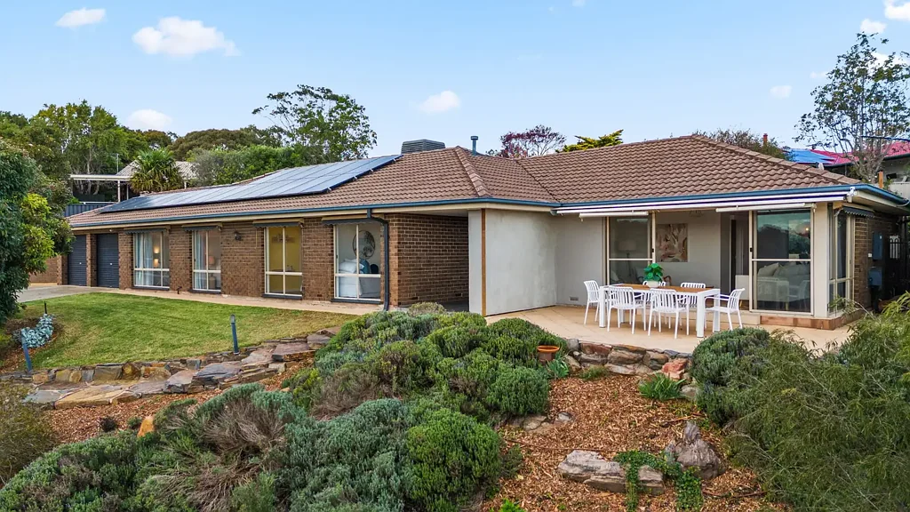 Flagstaff Hill 4房  Captivating Views and Exceptional Family Living