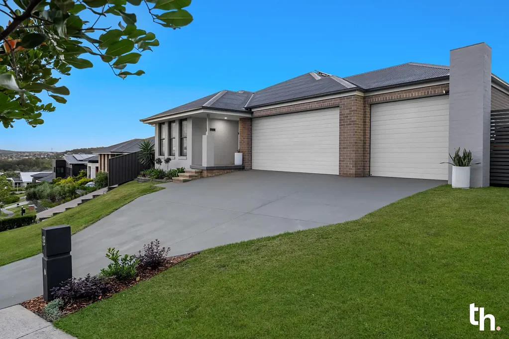 Cameron Park 4房  Showroom Quality, Triple Garage, and Family-Forward Footprint