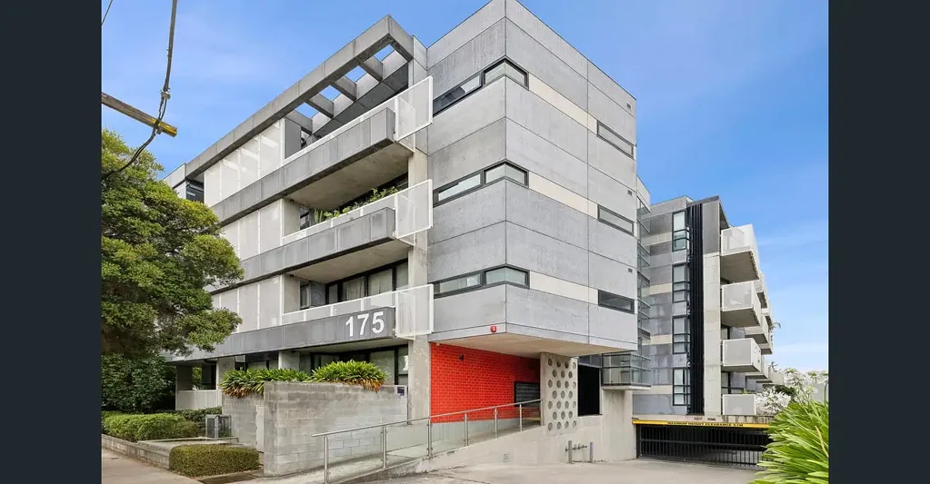 FURNISHED APARTMENT LIVING IN CENTRAL LOCATION