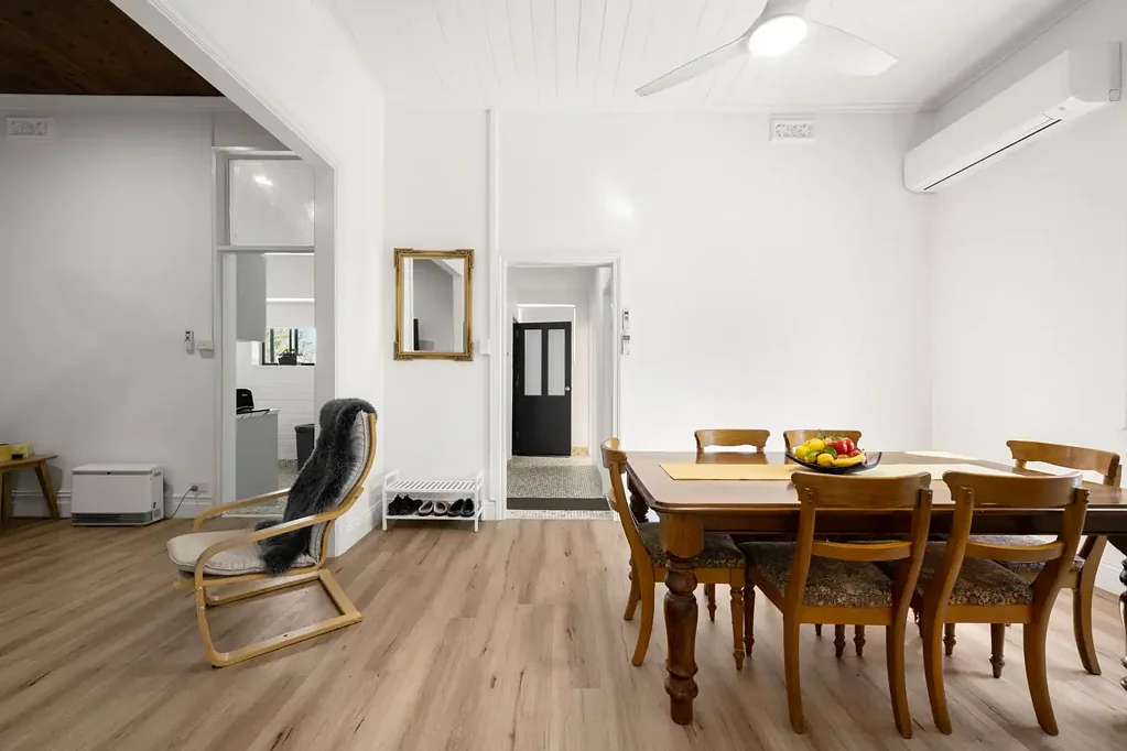 Corowa 3房  Dual Income Opportunity on Main Street of Corowa