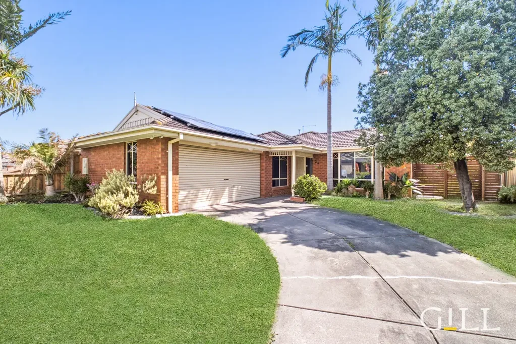 Berwick 3Kwarto Beautifully Presented Family Home with Multiple Living Areas & Fantastic Outdoor Entertaining!