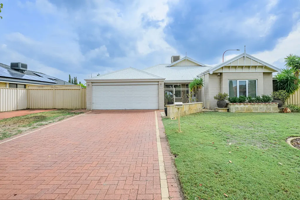 Canning Vale 4房  Family Luxury, Space & Lifestyle in a Premier Parkside Setting + Room for the Caravan