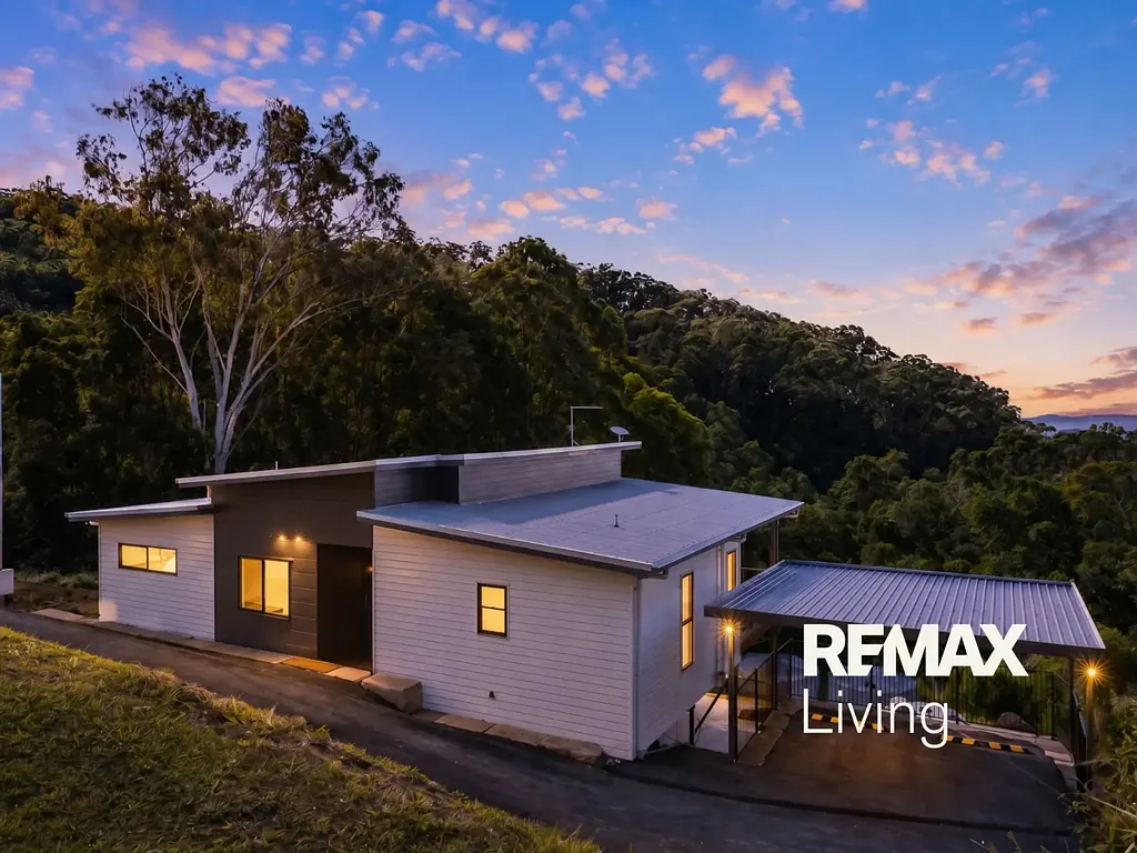 Luxury Hinterland Living - Breath Taking Views, Swimming Hole & Waterfall included!