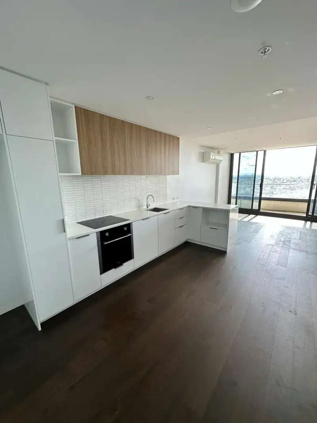 Luxury One Bedroom Apartment with Pool, Gym, Sauna and Views