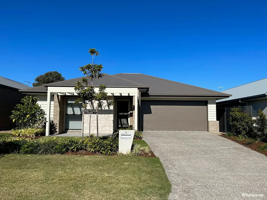 Near New 5 Bedroom with Ducted Air Con!