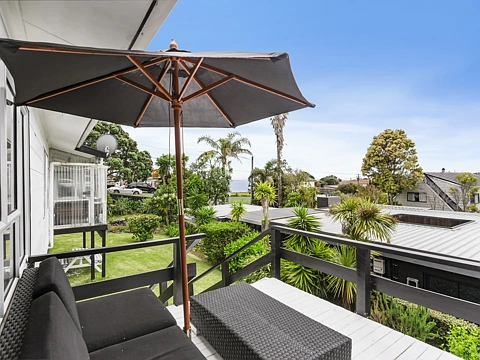 Gulf Harbour 3房  Charming Coastal Retreat! Sea Views!