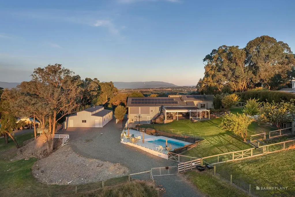 Wonga Park 9બેડરૂમ Country living with equine appeal