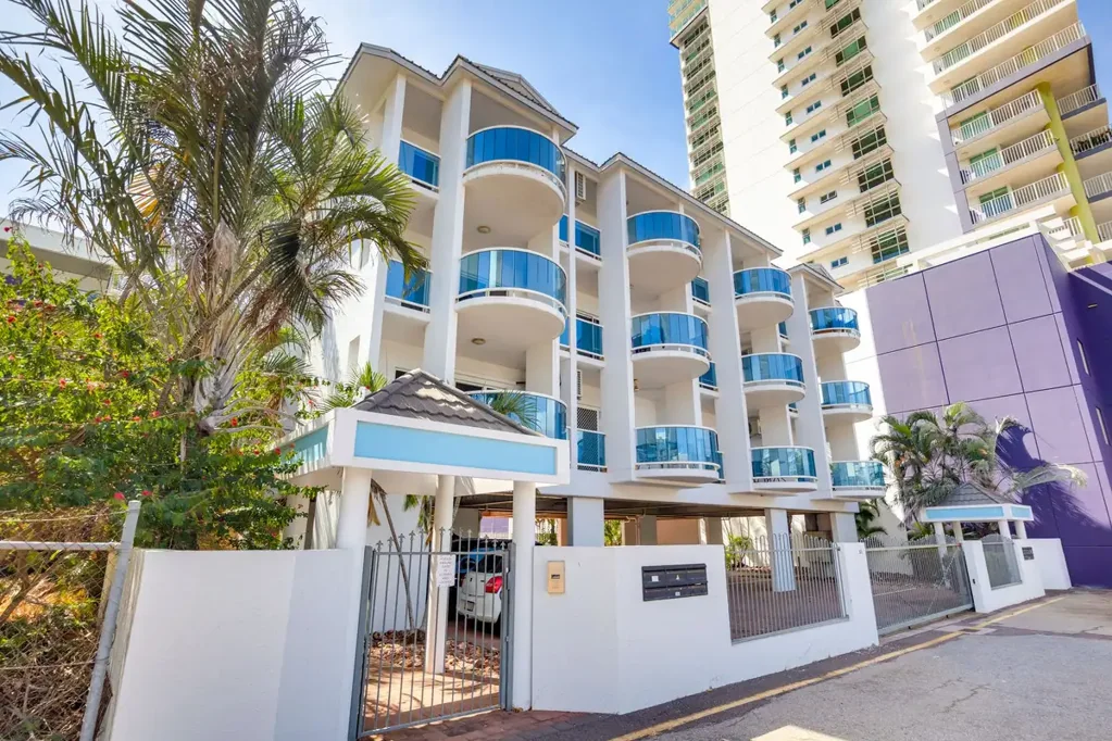 Darwin City 1房  Affordable living with secure parking.