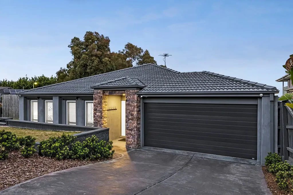 Berwick 4 Slaapkamer Renovated Elegance with Northside Convenience