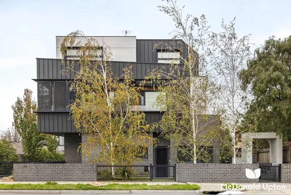 Essendon 3침실 Three Levels of Style, Space & Everyday Ease