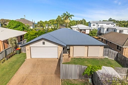 10 Booth Court, Cooee Bay