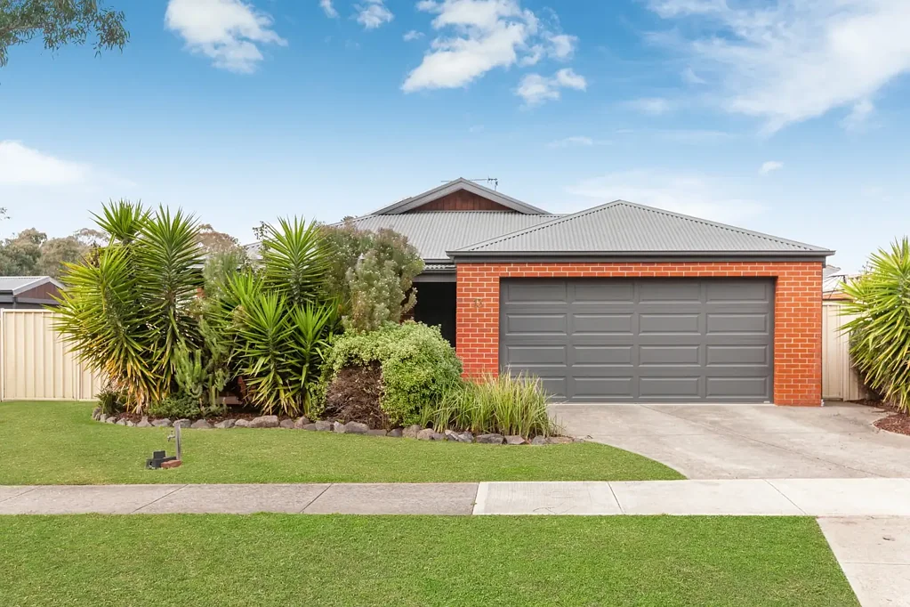 13 Chloe Drive, Broadford, VIC 3658