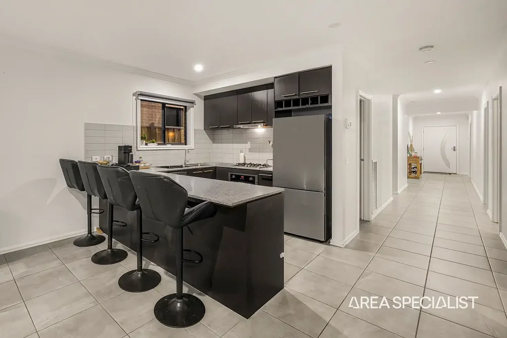 Weir Views 4Habitaciones The Brief: Best SMSF purchase- Opposite to the school - Already tenanted!!!