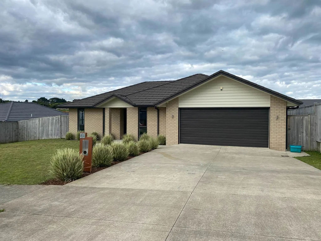 Short Term Rental - Sensational Family Home - ...