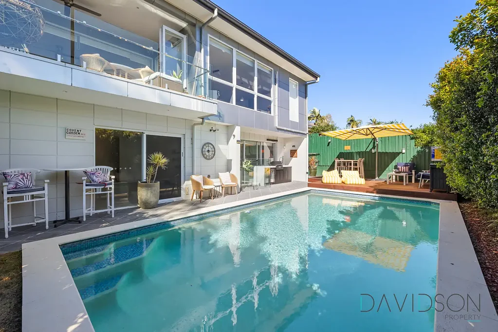 Resort-Style Fully Furnished Family Home with Pool & Outdoor Kitchen – Wi-Fi & Pool Maintenance Included