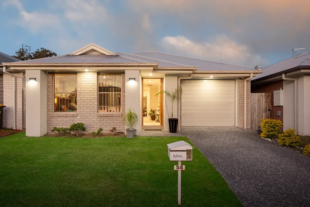 Coomera 4房  Future-Proof Investment: 4-Bedroom Home in Coomera Near Costco & New Hospital