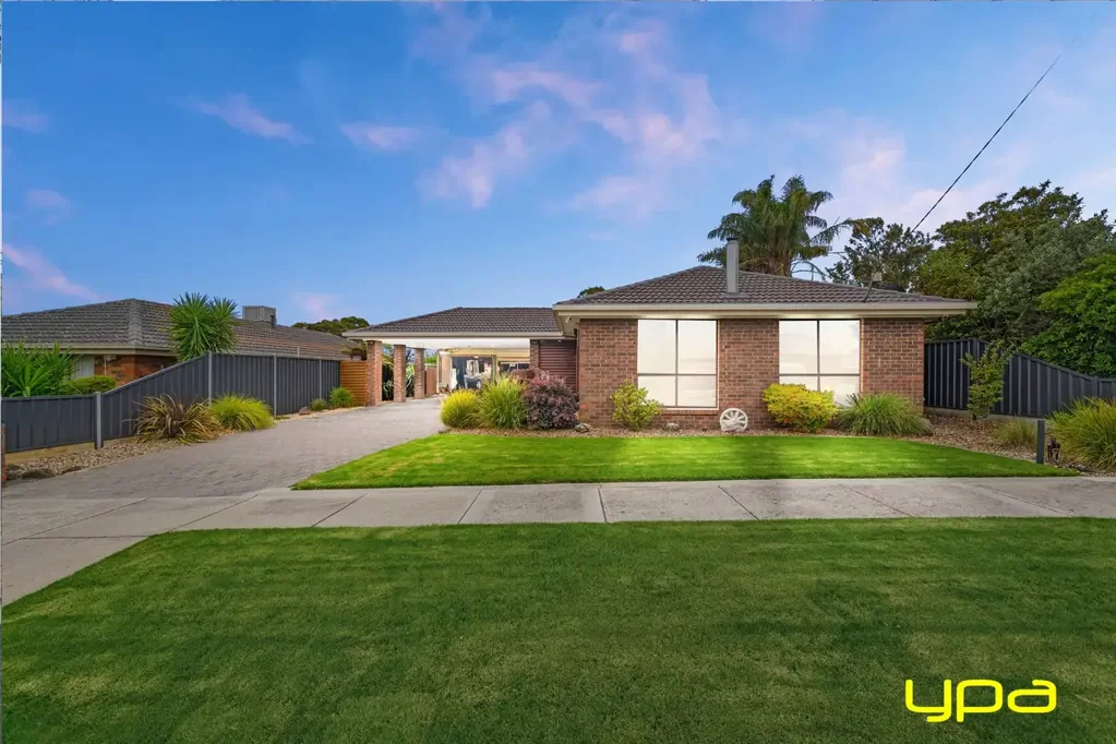 13 Isaac Smith Crescent, Cranbourne, VIC 3977