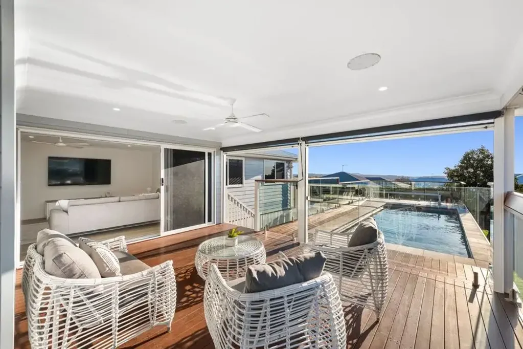 Kleinton 6બેડરૂમ Stunning Family Entertainer with Western Views & Resort-Style Living!