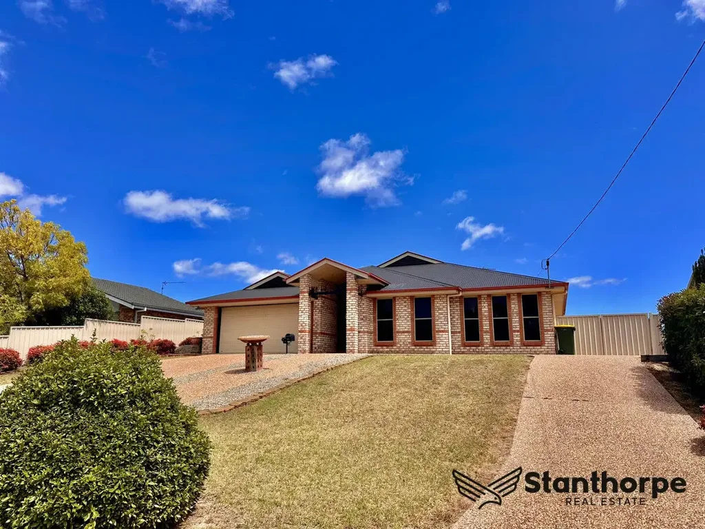 Stanthorpe 4 Bedroom STANTHORPE EXECUTIVE RESIDENCE BUILDERS OWN HOME 4 BEDROOM + MEDIA ROOM