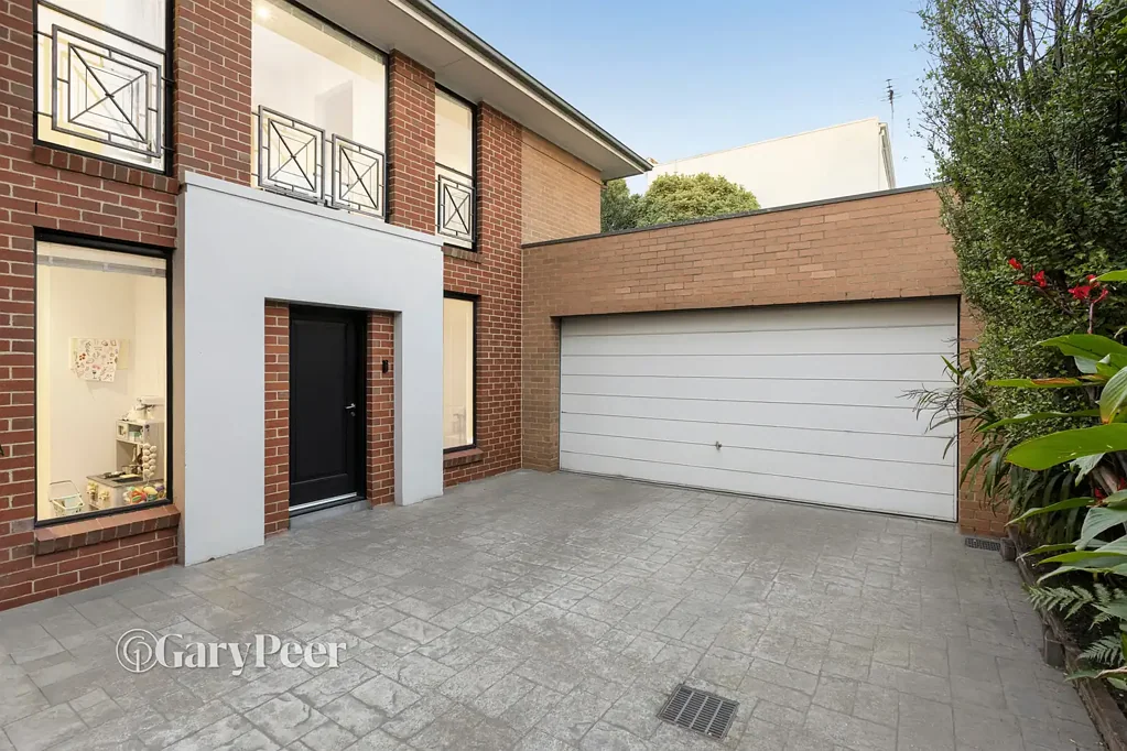 Caulfield North 3कमरा Spacious, sun-filled living in a peaceful rear setting