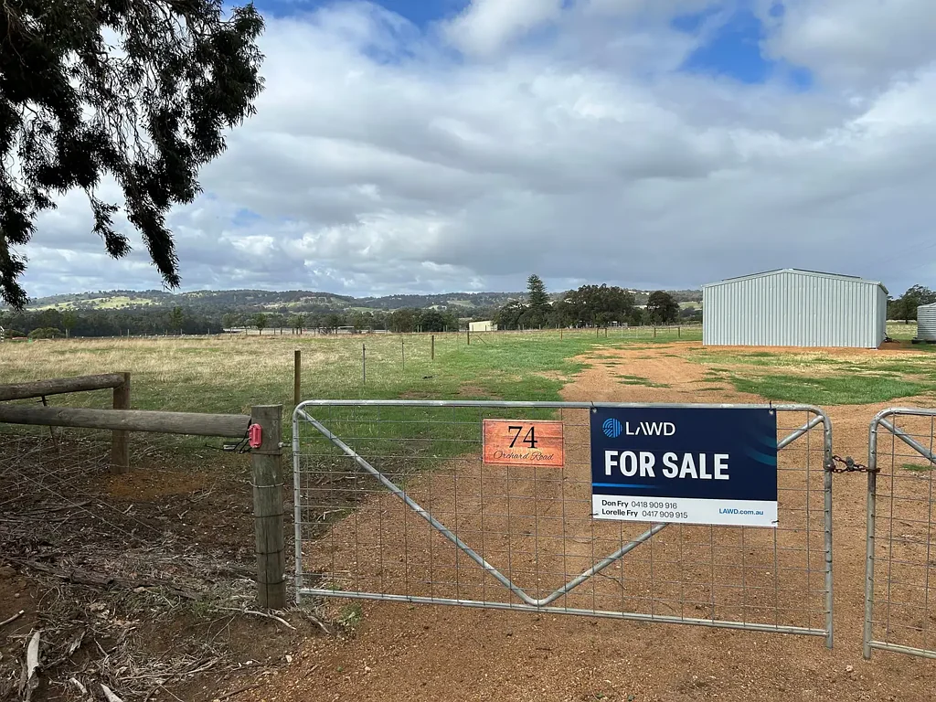 Burekup  Lifestyle Property with Views to the Darling Ranges