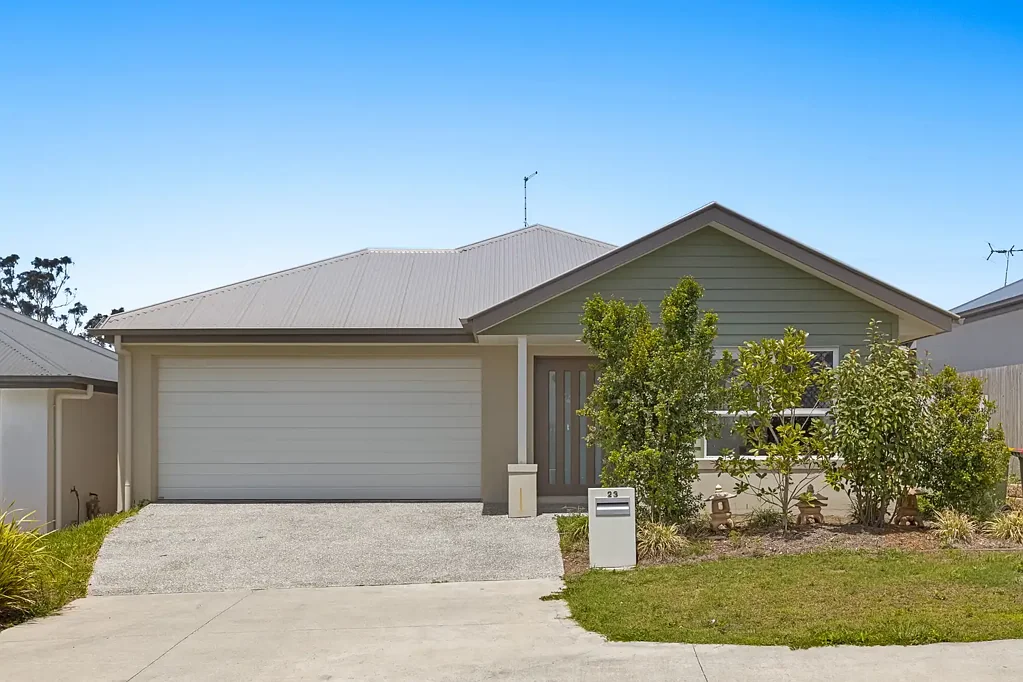 Flagstone 4Kwarto Move-In Ready Lifestyle Home in a Thriving Flagstone Location!