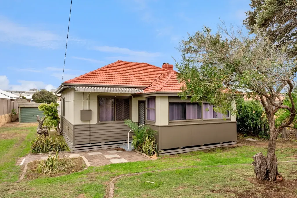 Charming Home in Beachlands