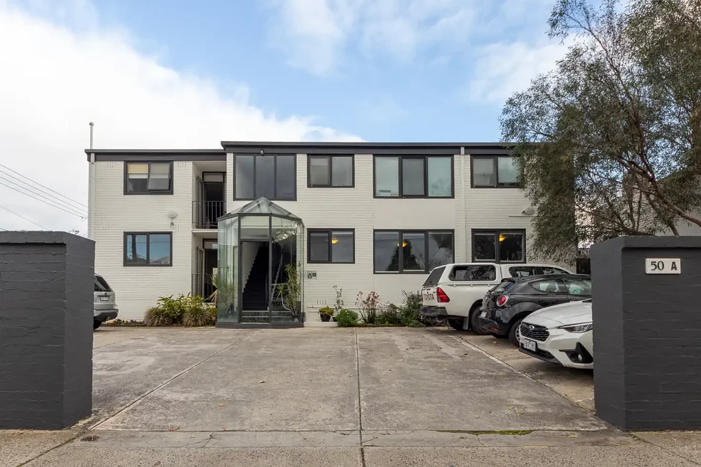 Brunswick East 1部屋 Charming 1-Bedroom Double Brick Apartment in Prime Brunswick East