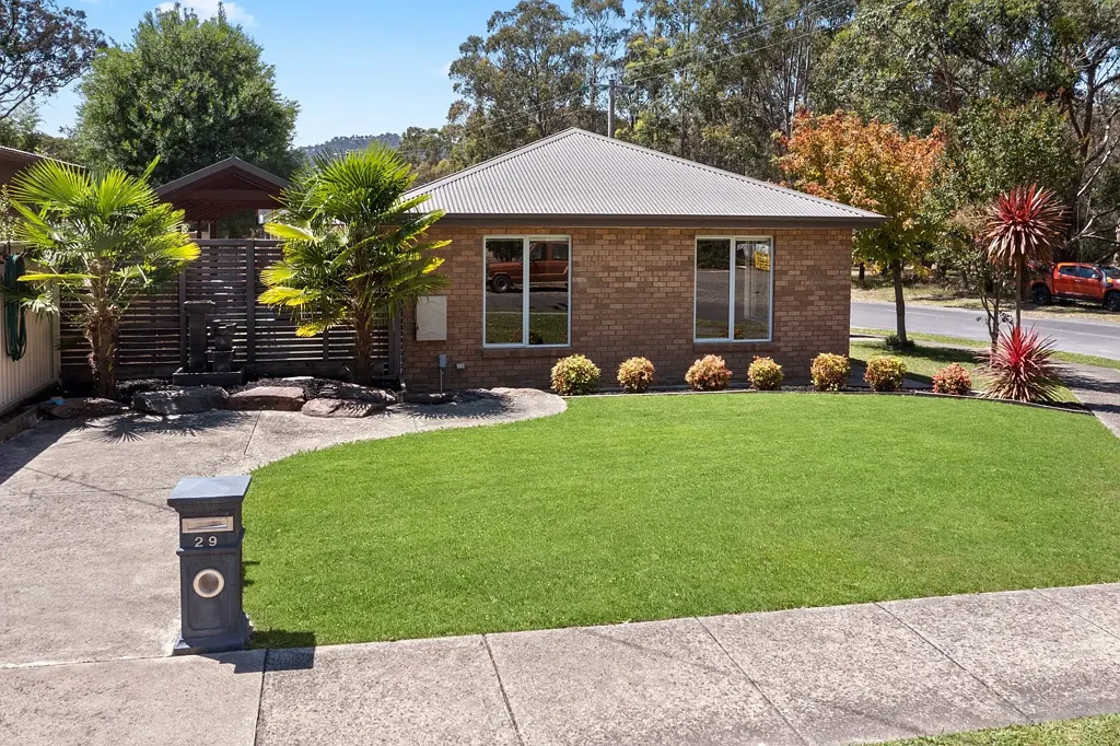 Eildon 4 Bedroom Elegant Family Home!
