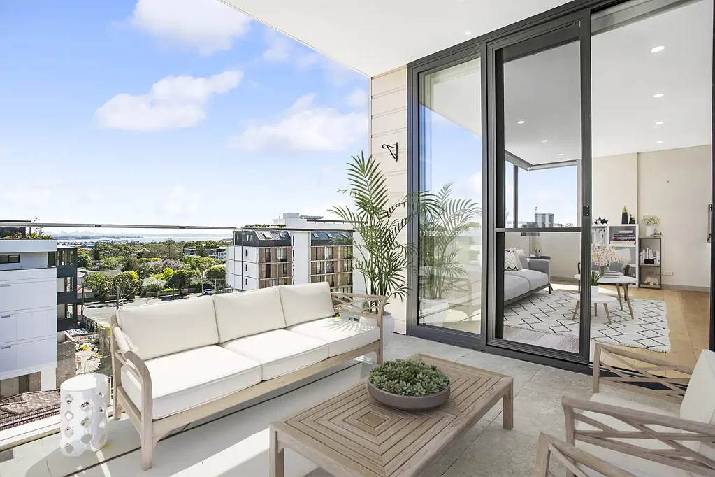 Caringbah 1બેડરૂમ Elevated Living with City & Water Views
